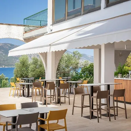 Arkada Otel 2*