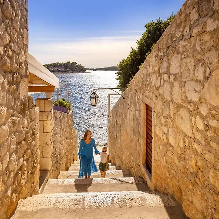 Arkada Stari Grad (Hvar)